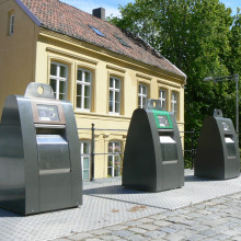Smart waste containers